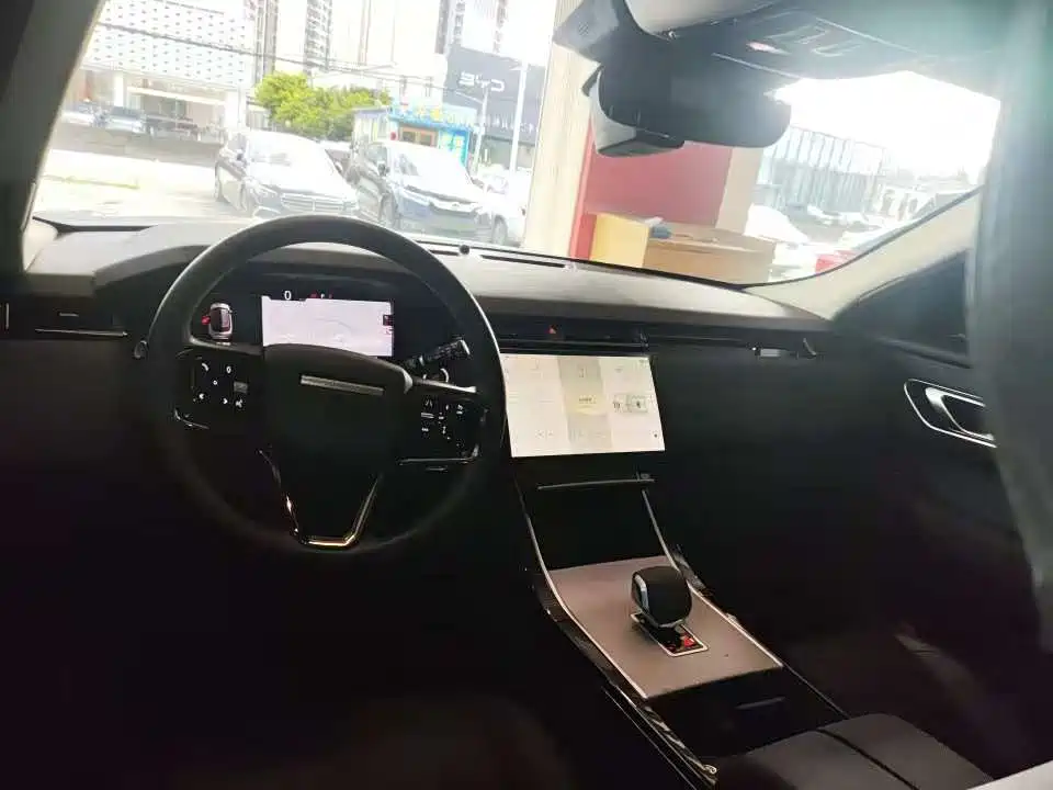 Land Rover Velar — миниатюра 7