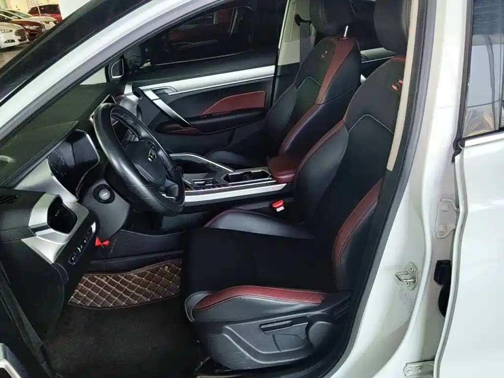 Geely Binyue — миниатюра 15