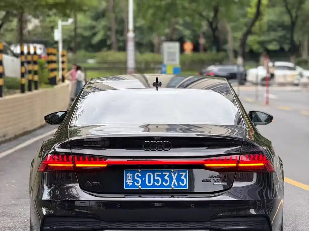 Audi A7L 2023 55 TFSI quattro S-line
