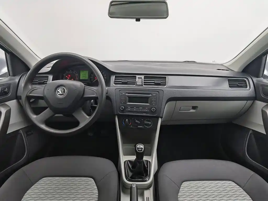 Skoda Rapid — миниатюра 5