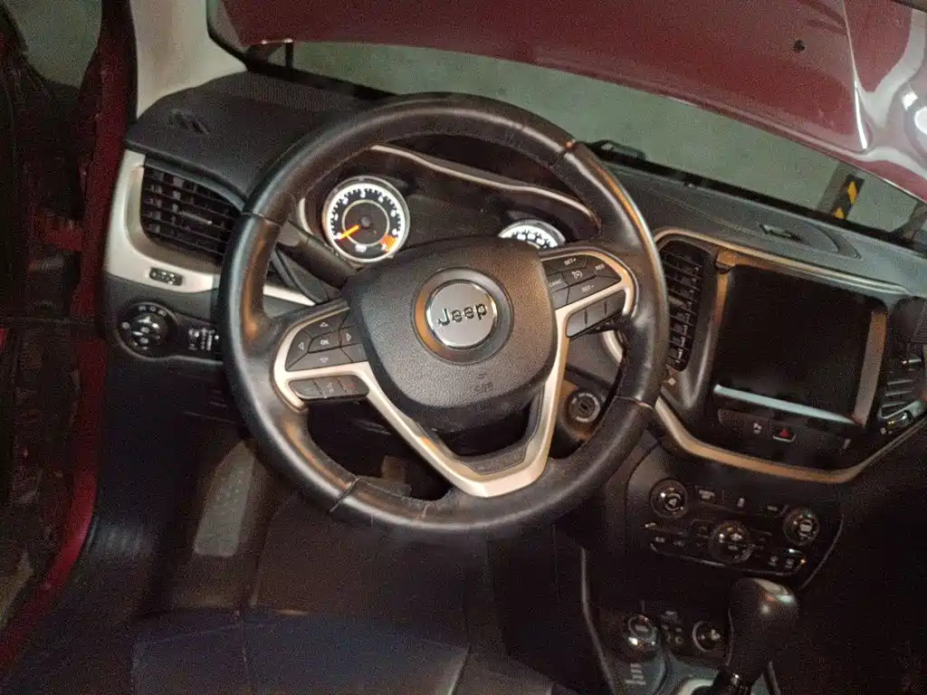 Jeep Cherokee (Import) — миниатюра 3