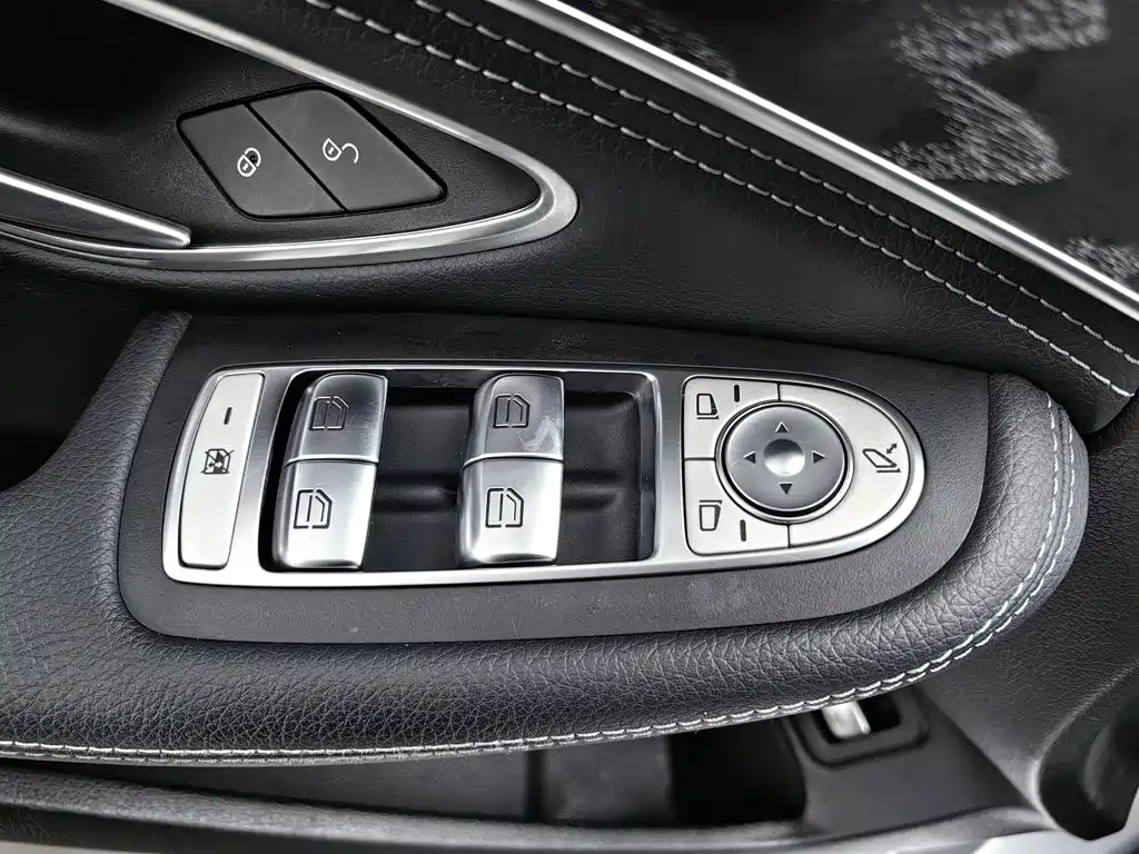 Mercedes-Benz C-Class — миниатюра 9