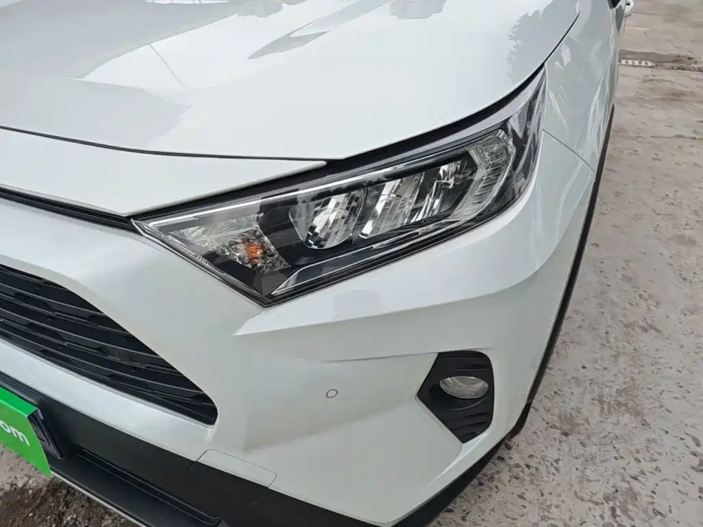 Toyota RAV4 — миниатюра 24