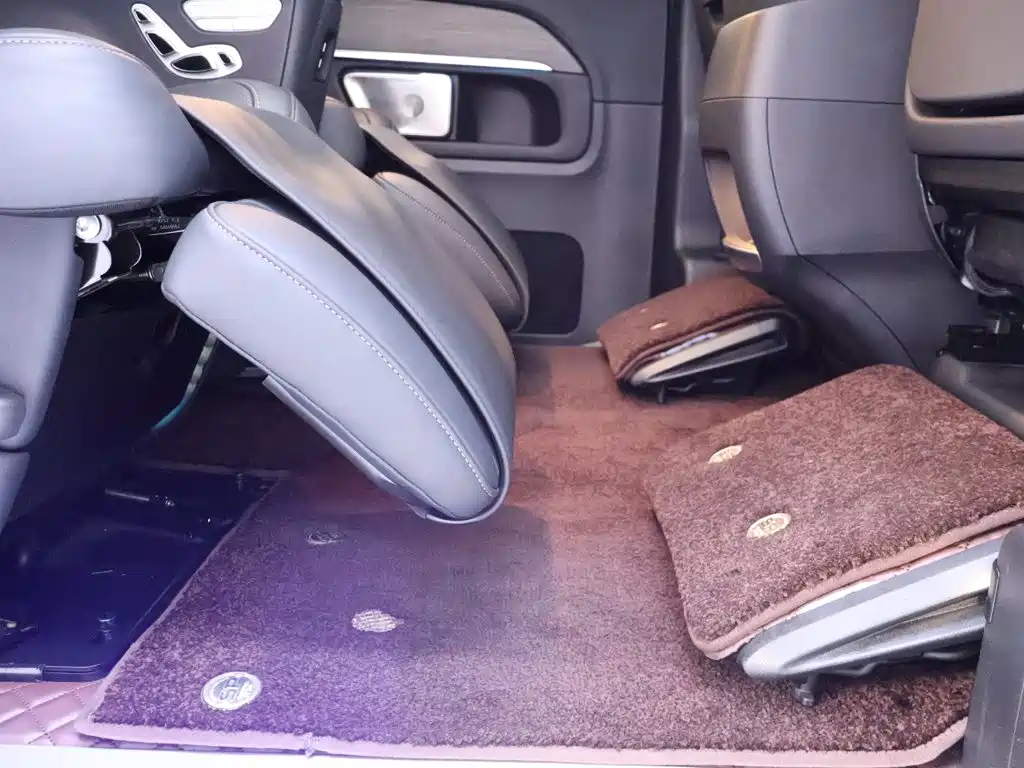 Mercedes-Benz V-Class — миниатюра 25