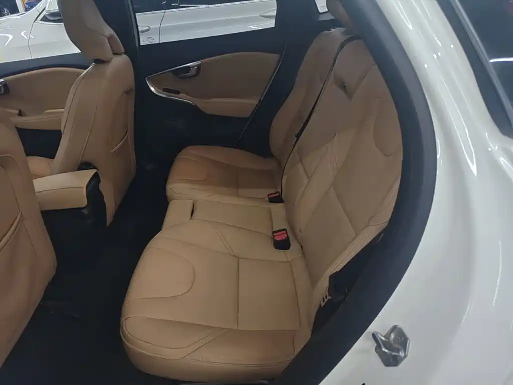Volvo V40 — миниатюра 13