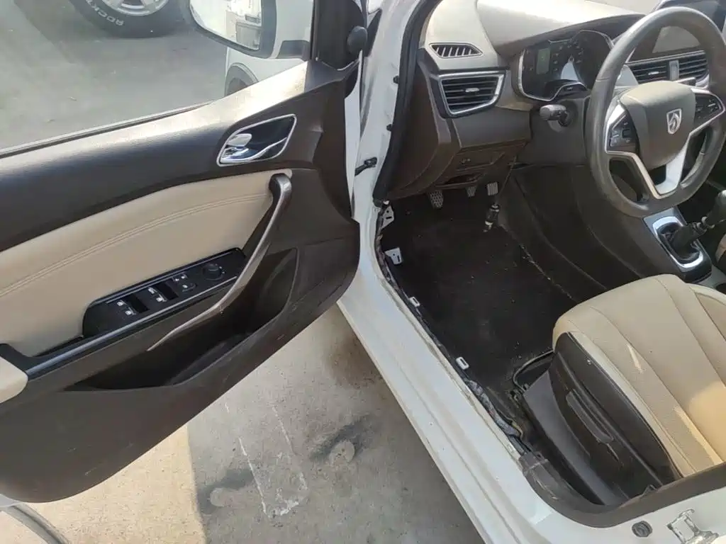 Baojun 310W — миниатюра 16