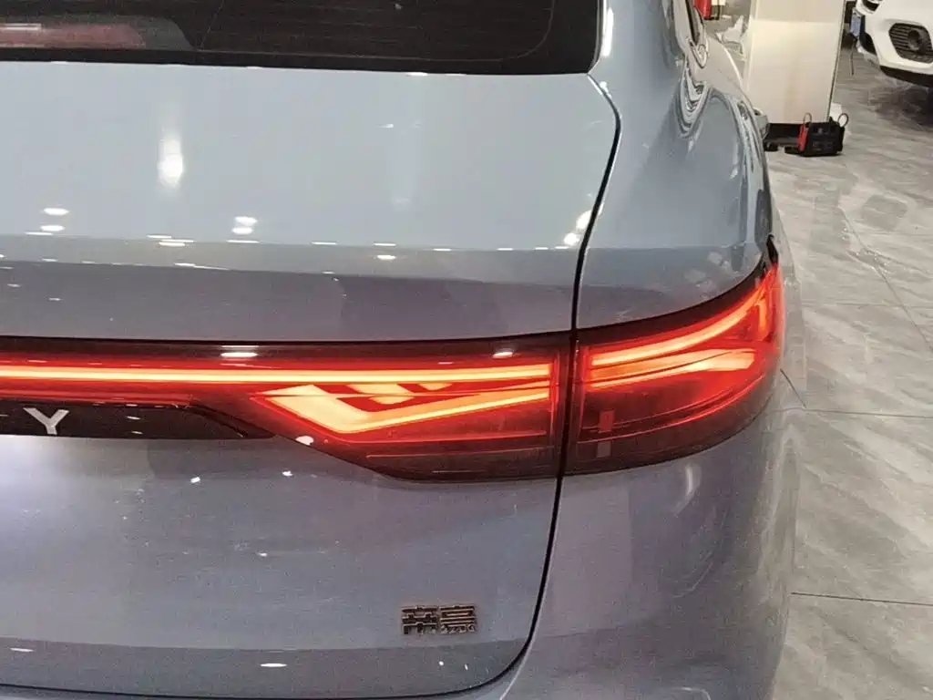 Geely Emgrand — миниатюра 8