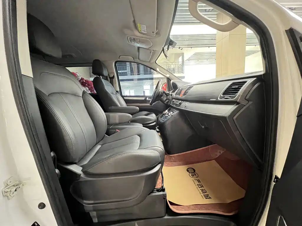 Maxus G10 2021 2.0T AT Elite 7 мест