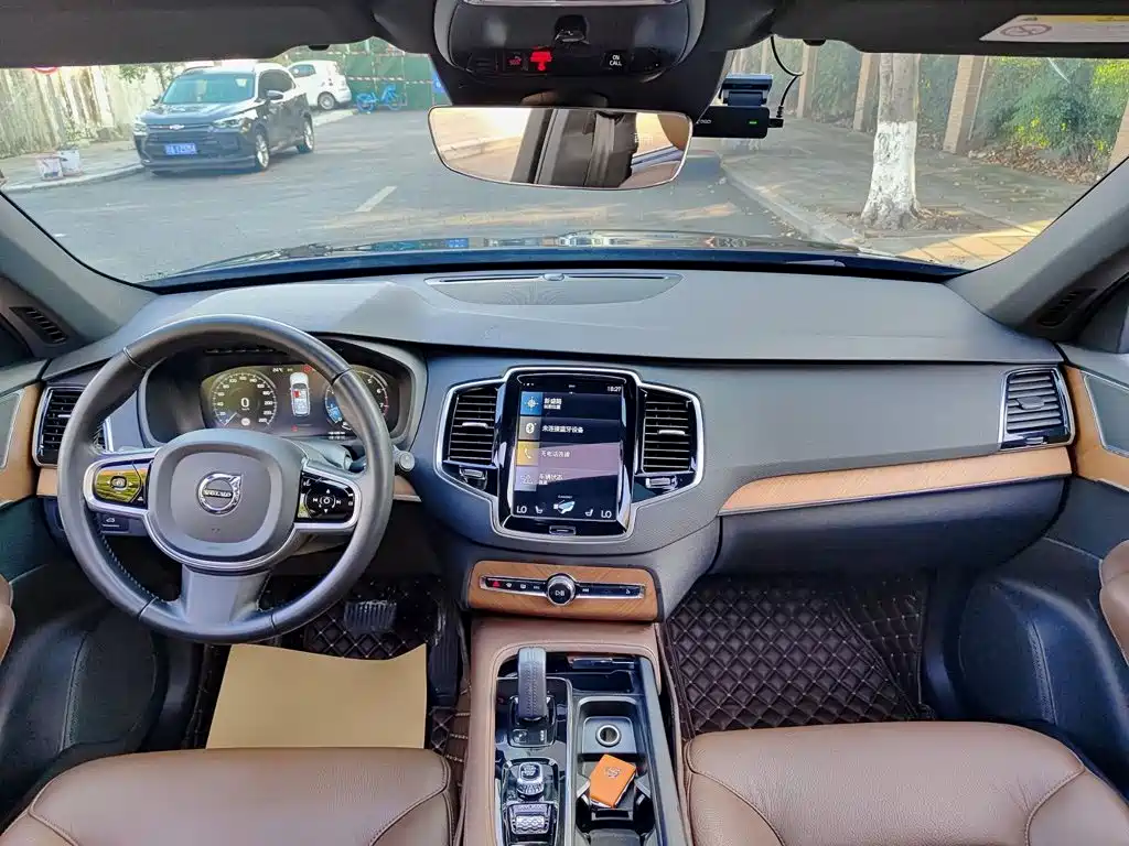 Volvo XC90 — миниатюра 10