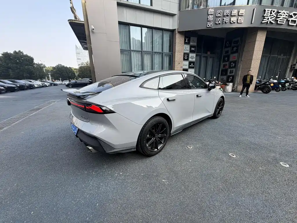 Changan UNI-V 2022 1.5T Luxury