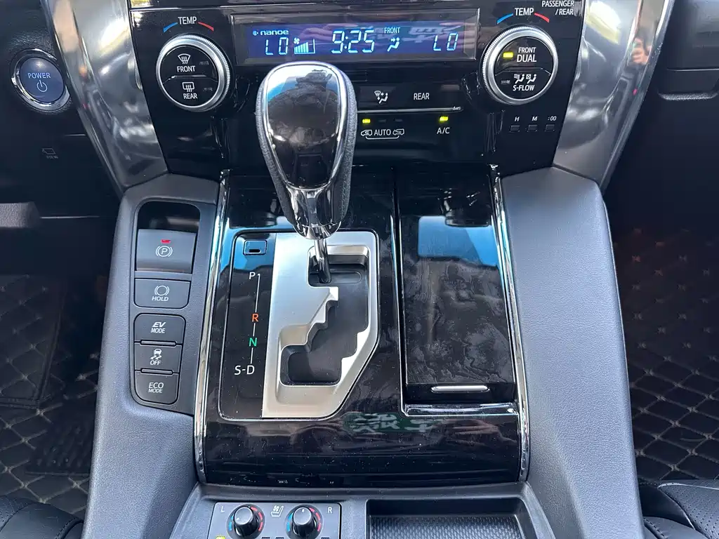 Toyota Vellfire — миниатюра 11