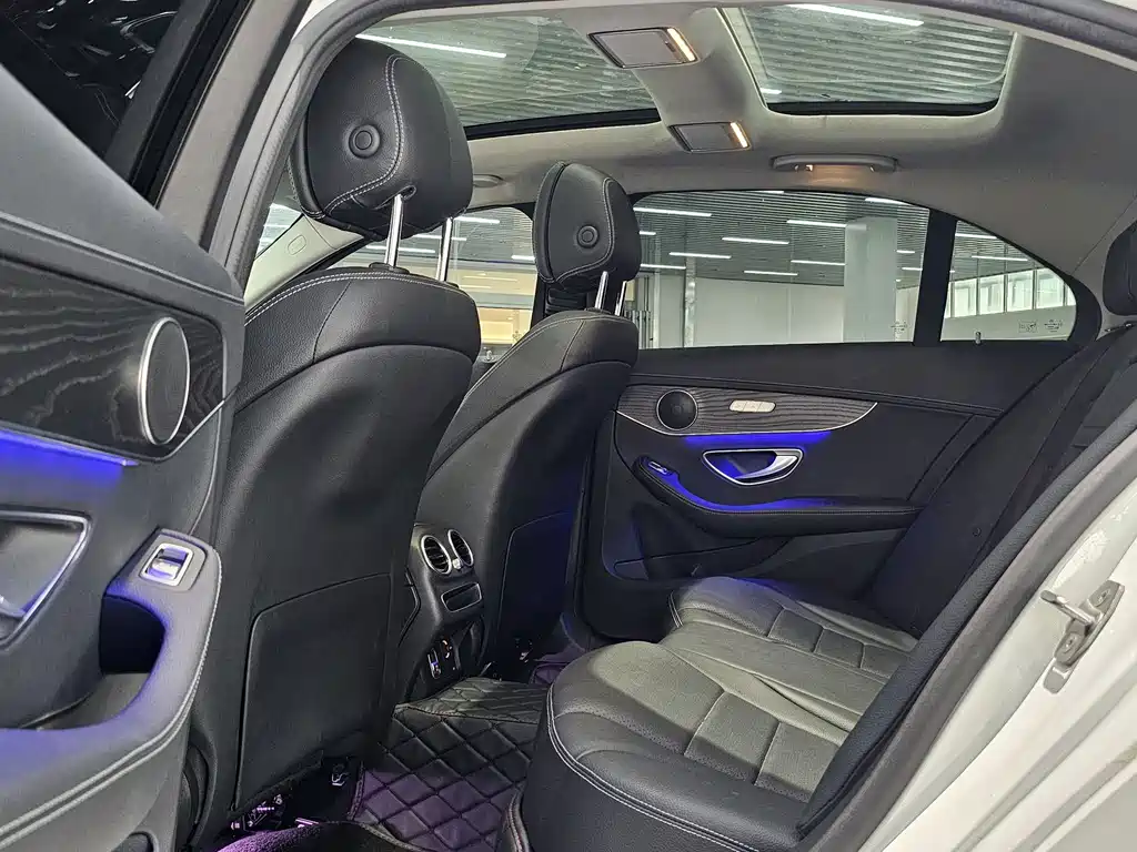 Mercedes-Benz C-Class — миниатюра 11
