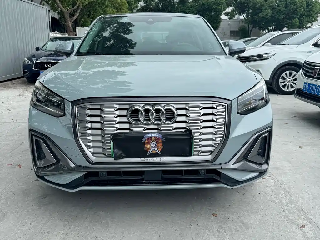 Audi Q2L e-tron — миниатюра 2
