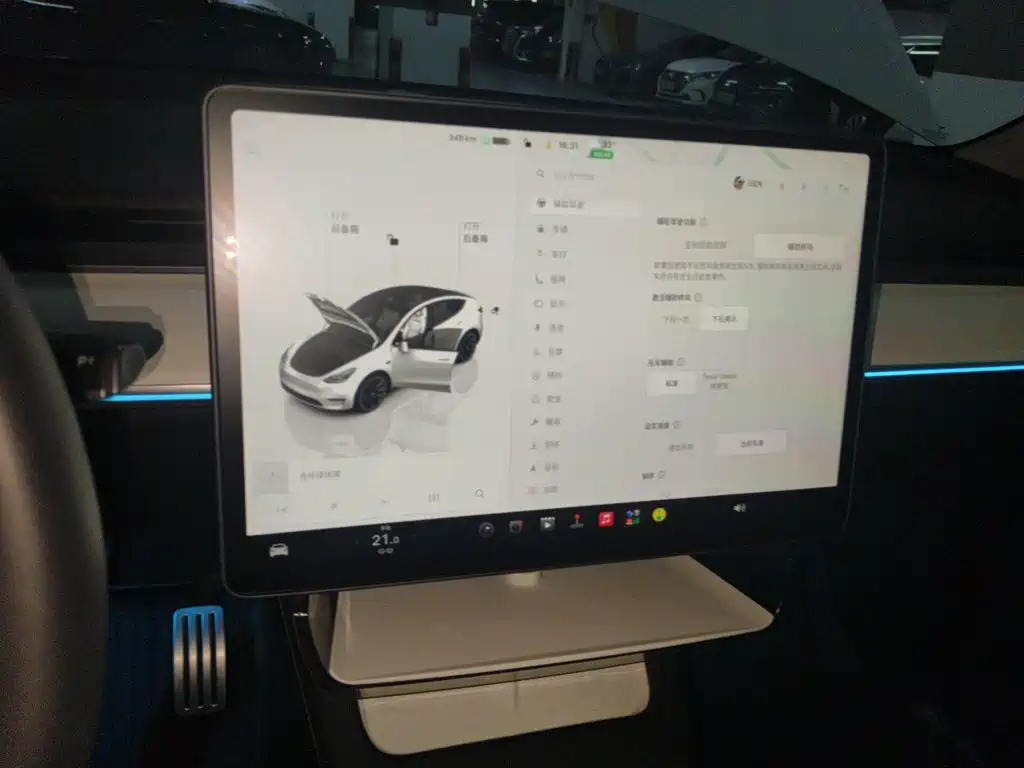 Tesla Model Y — миниатюра 14