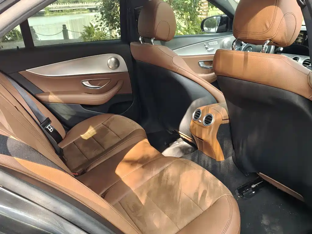 Mercedes-Benz E-Class — миниатюра 5