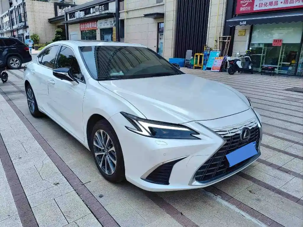 Lexus ES — миниатюра 2