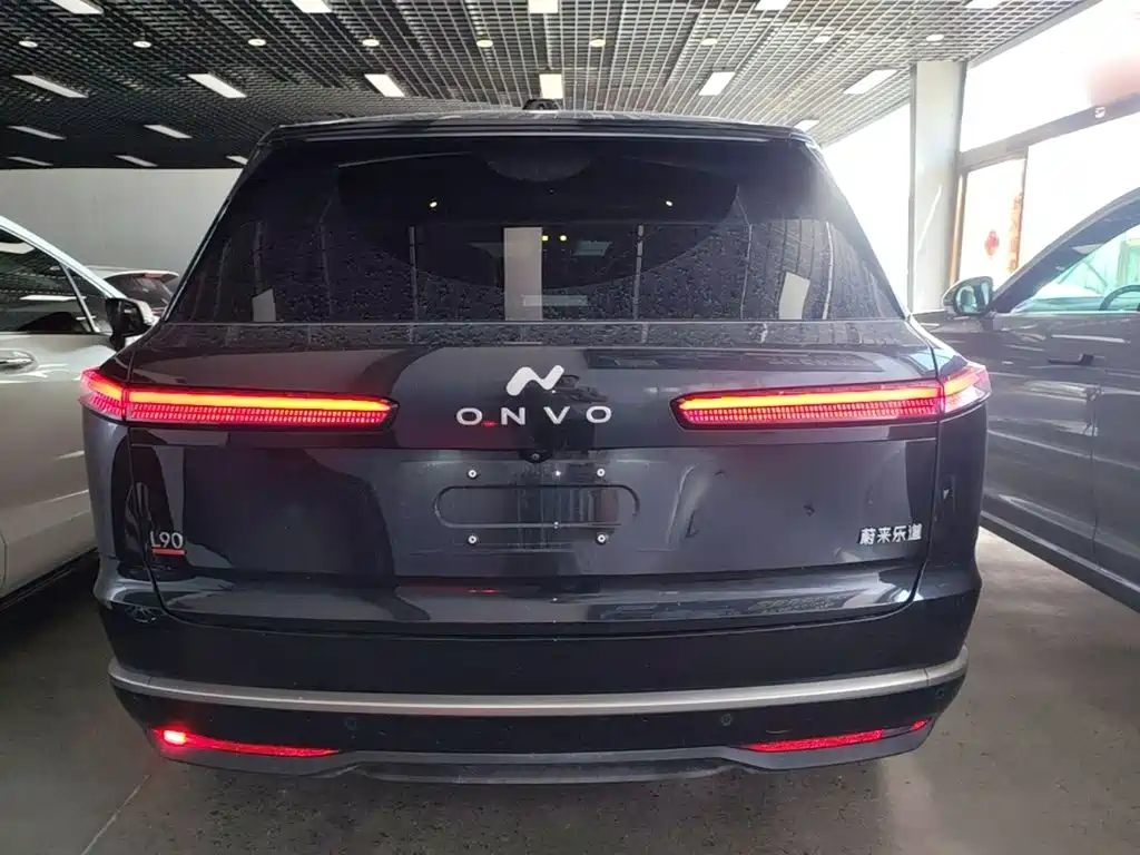 Onvo L90 2025 Ultra мест