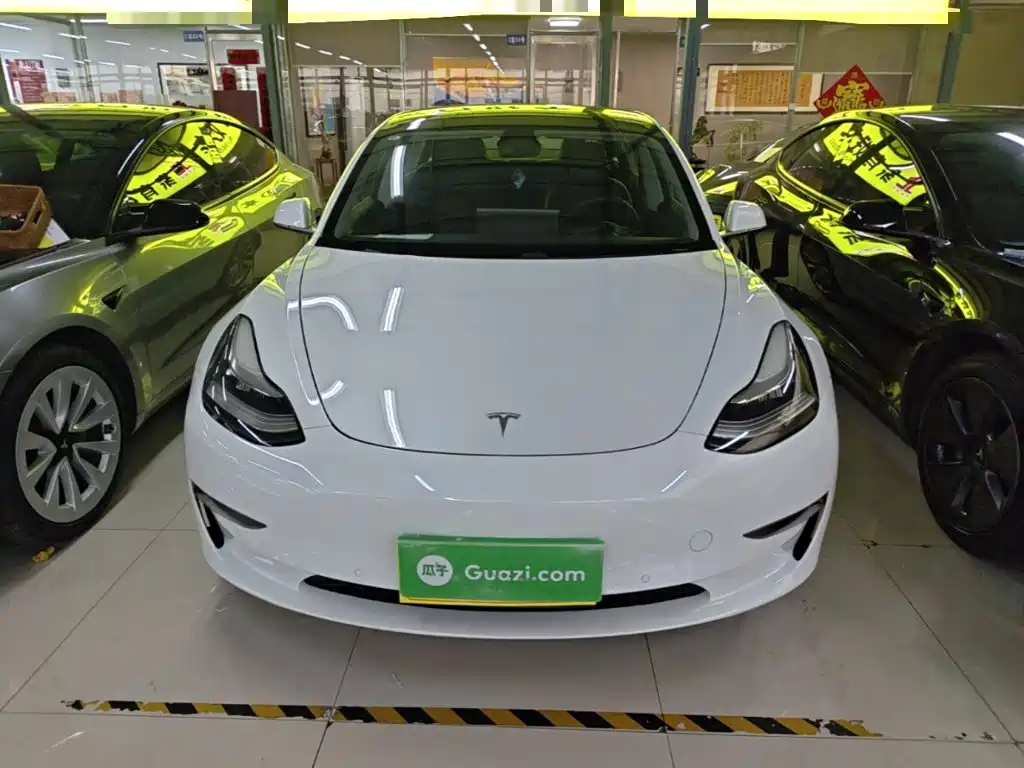 Tesla Model 3 — миниатюра 3