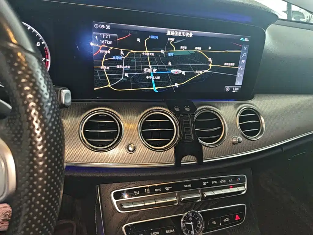 Mercedes-Benz E-Class (Import) — миниатюра 13