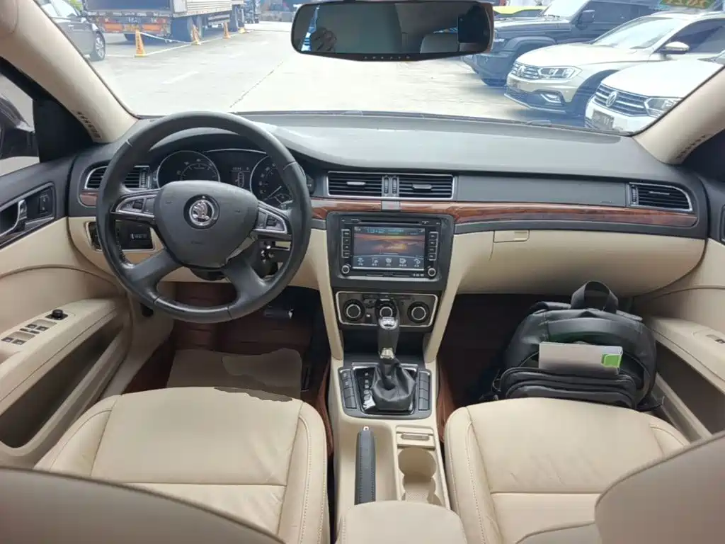 Skoda Superb — миниатюра 10