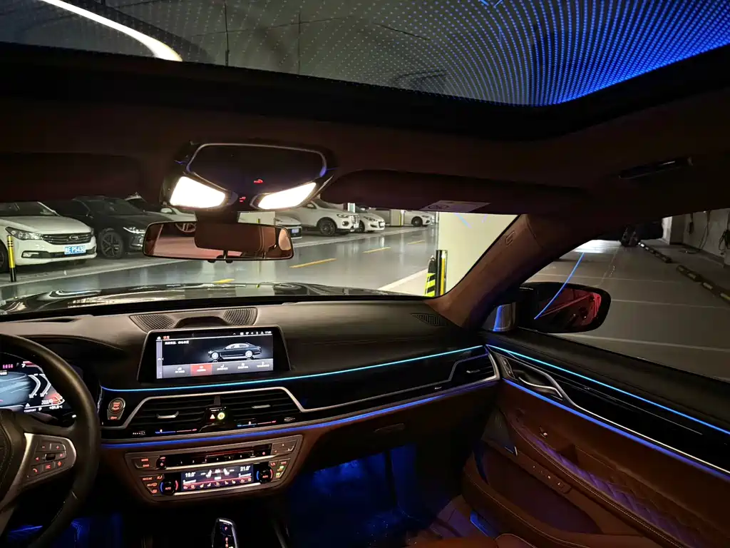 BMW 7 Series — миниатюра 21