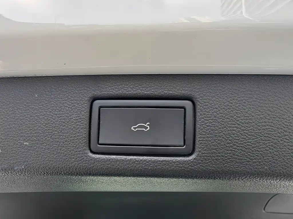 Volkswagen X — миниатюра 23