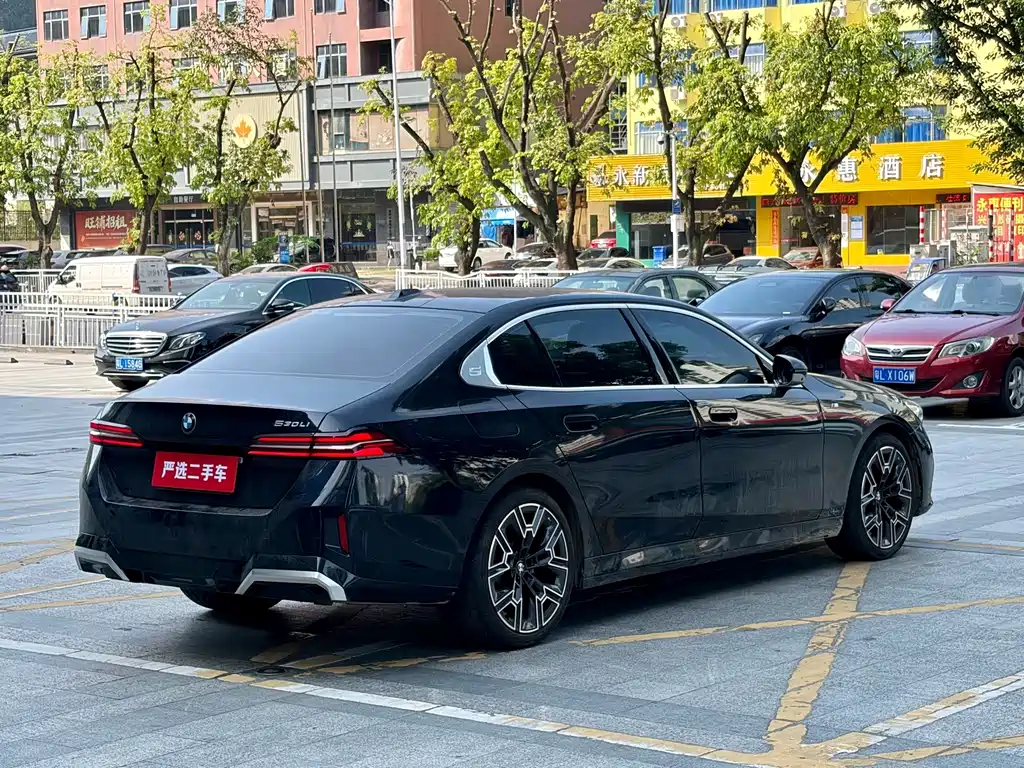 BMW 5 Series — миниатюра 9