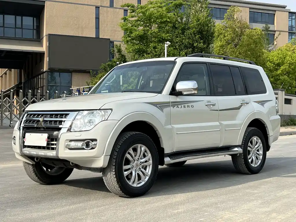 Mitsubishi Pajero (Import) 2019