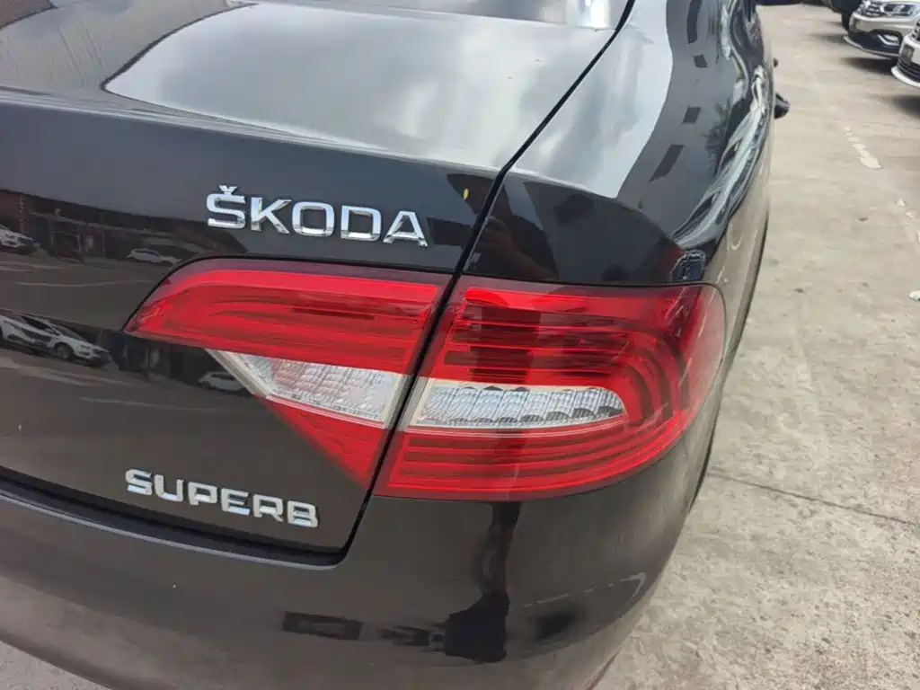 Skoda Superb — миниатюра 8