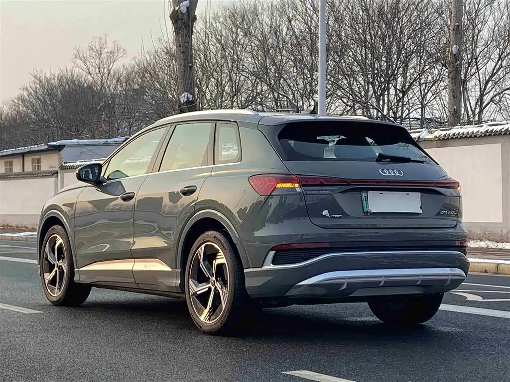 AUDI Q4 E TRON