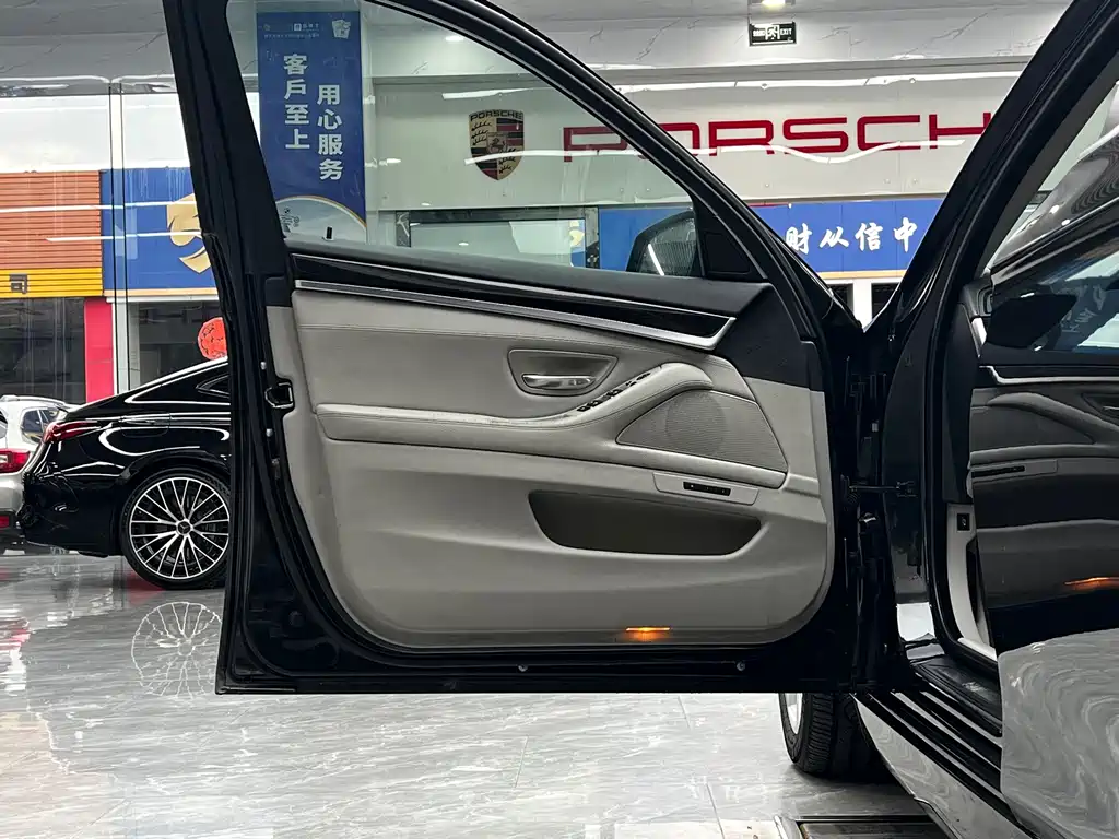 BMW 5 Series (Import) — миниатюра 11