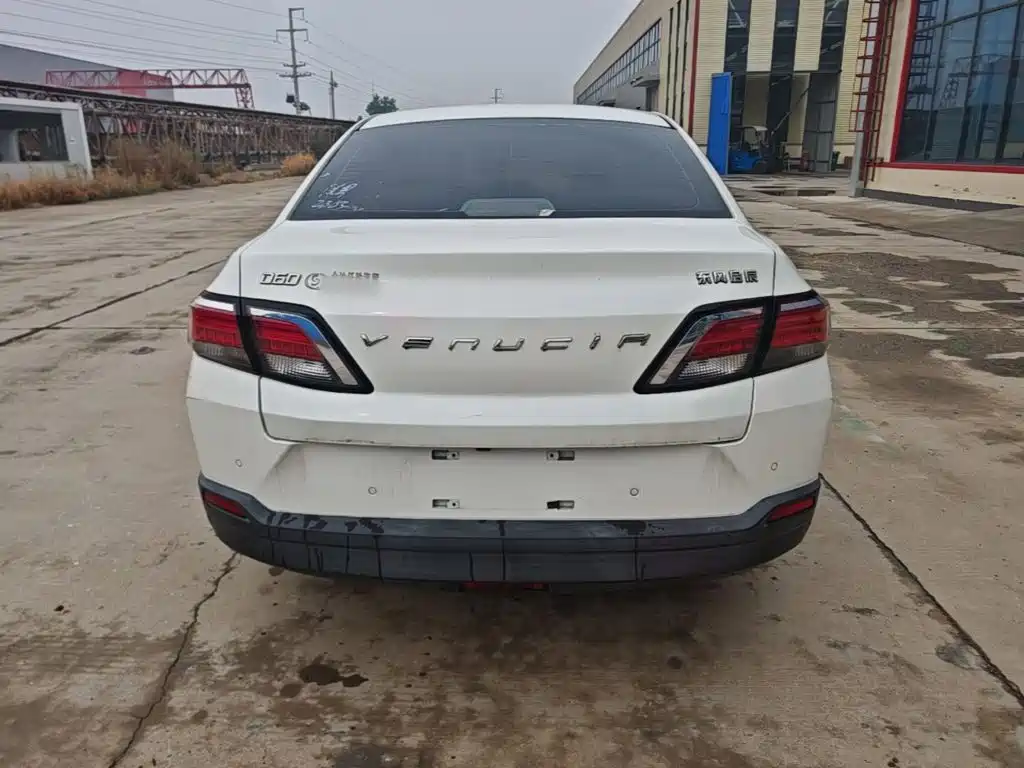 Venucia D60 — миниатюра 6