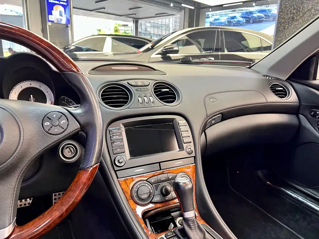 Mercedes-Benz SL-Class — миниатюра 18
