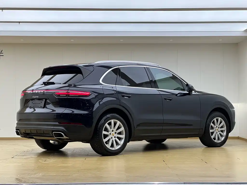Porsche Cayenne — миниатюра 5