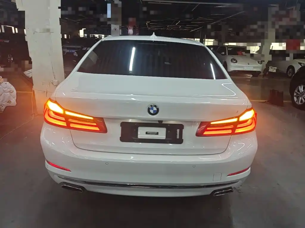 BMW 5 Series — миниатюра 6