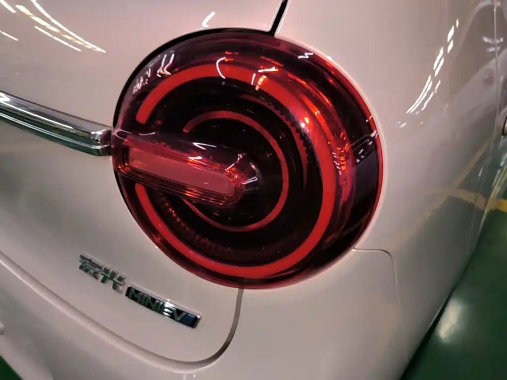 Wuling MINIEV — миниатюра 8