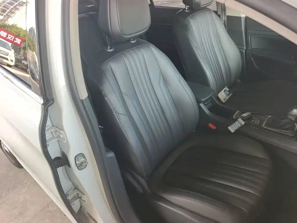 Peugeot 408 — миниатюра 25