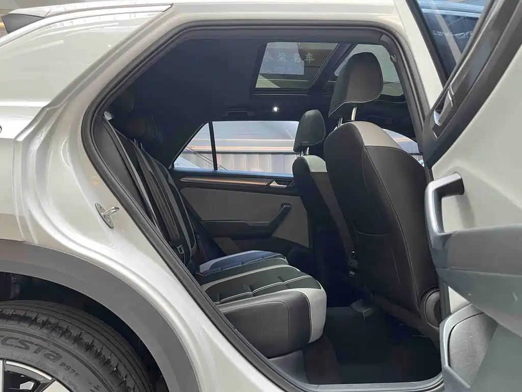 Volkswagen T-Roc — миниатюра 13