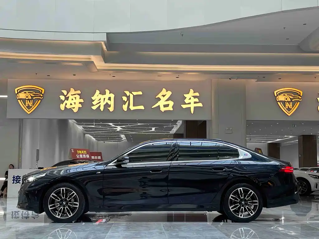 BMW 5 Series — миниатюра 3