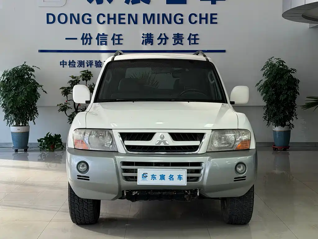 Mitsubishi Pajero — миниатюра 2