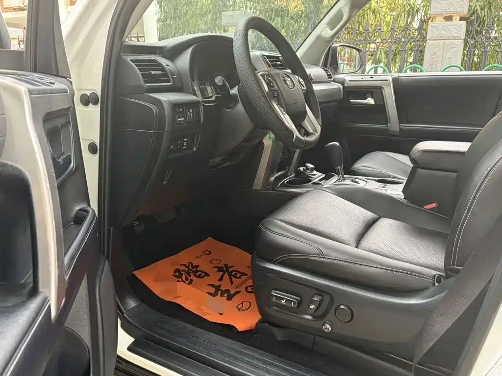 Toyota 4Runner — миниатюра 4