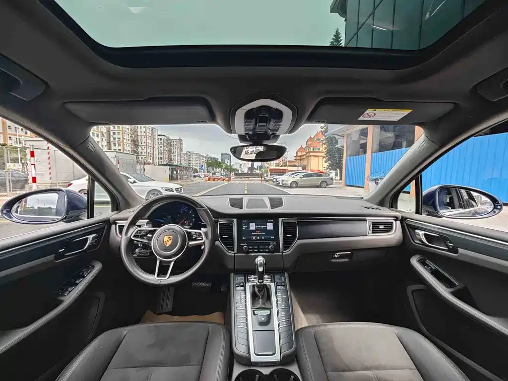 Porsche Macan — миниатюра 12