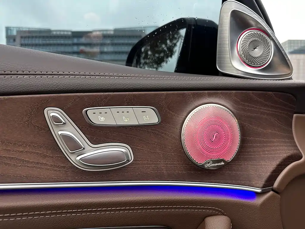 Mercedes-Benz E-Class — миниатюра 7