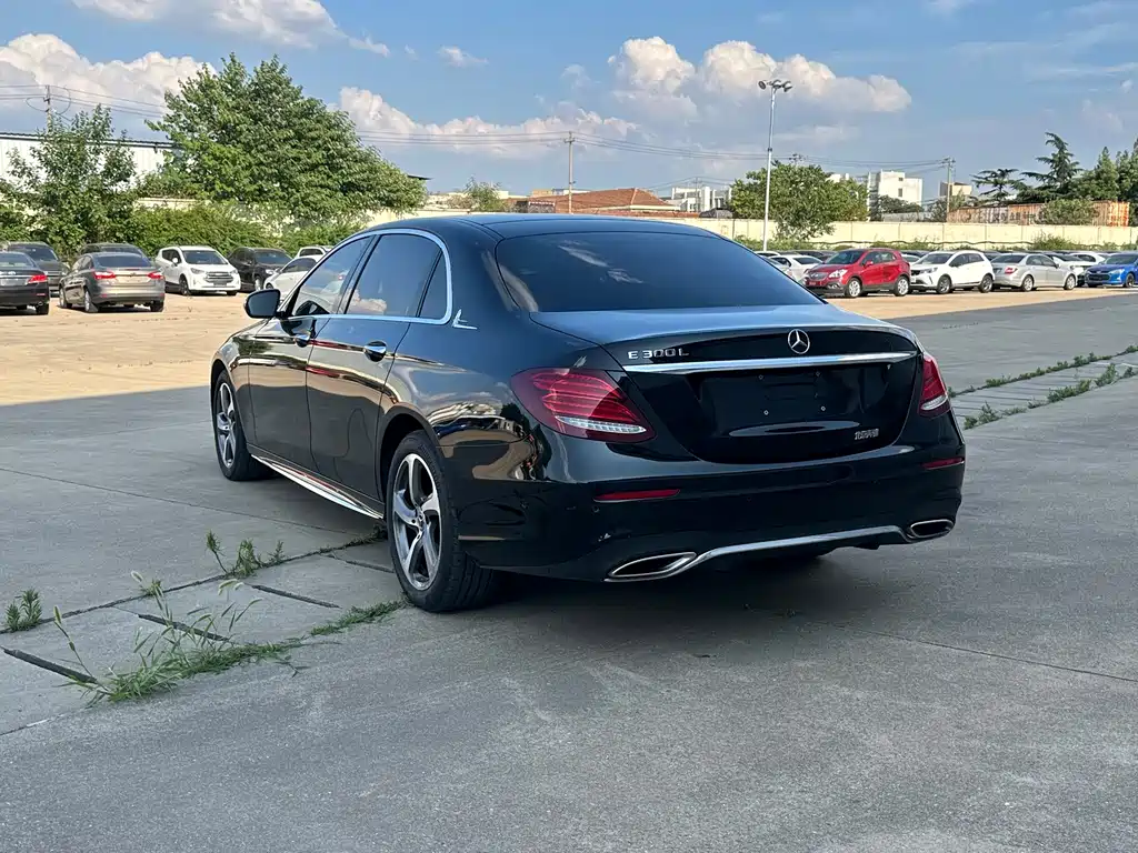Mercedes-Benz E-Class — миниатюра 12