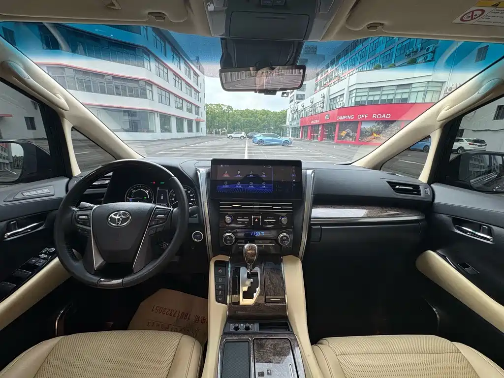 Toyota Alphard — миниатюра 14