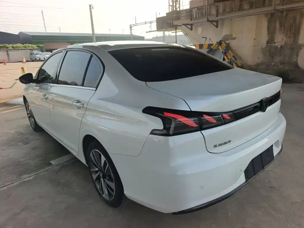 Peugeot 408 — миниатюра 5