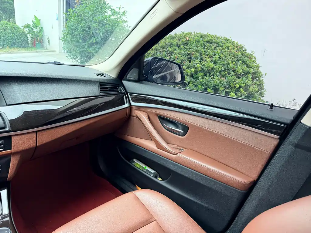 BMW 5 Series — миниатюра 14