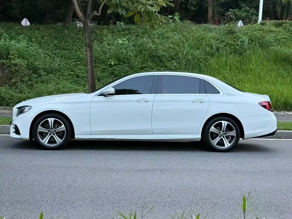 Mercedes-Benz E-Class — миниатюра 3