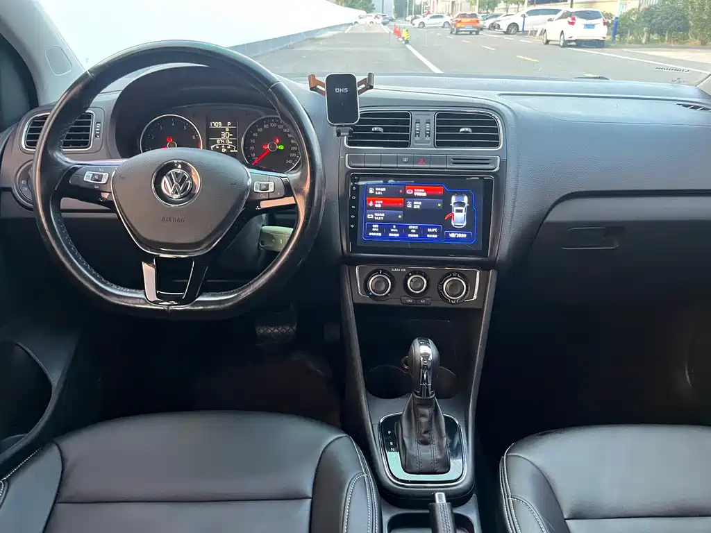 Volkswagen Polo — миниатюра 8
