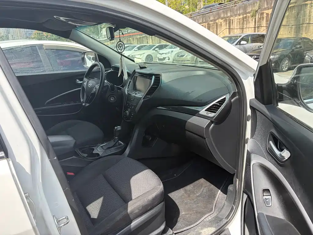 Hyundai Santa Fe — миниатюра 8